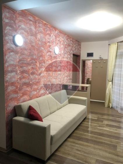 Apartament cu 3 camere semidecomandat, mobilat în Bună Ziua
