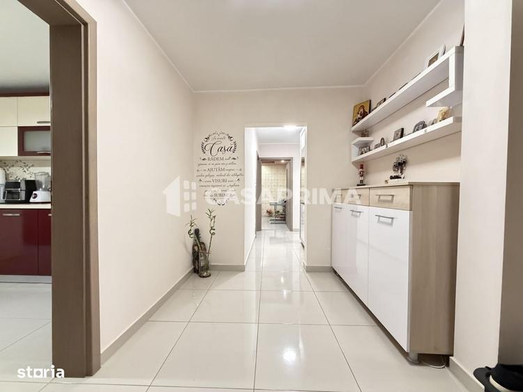 Apartament cu 4 camere decomandat în Nicolina