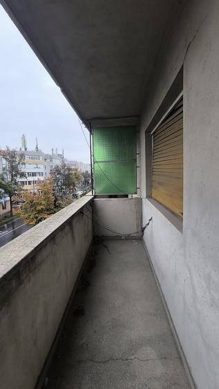 Apartament cu 5 camere decomandat în Beller