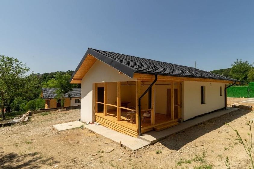 Casă cu 4 camere decomandat în Central