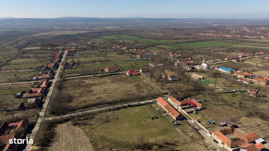 Casă cu 4 camere în Jupani