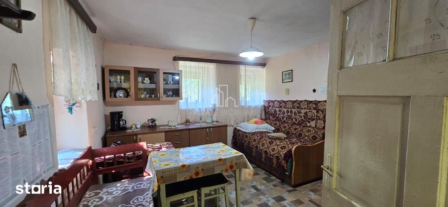 Casă cu 4 camere cu Teren 1093 Mp în Apold
