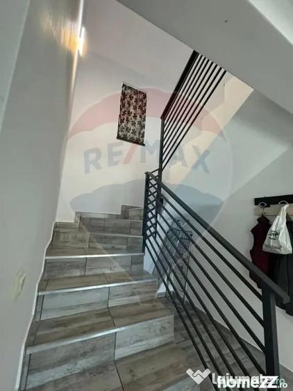 Casă cu 5 camere cu Teren 481 Mp în Domnești