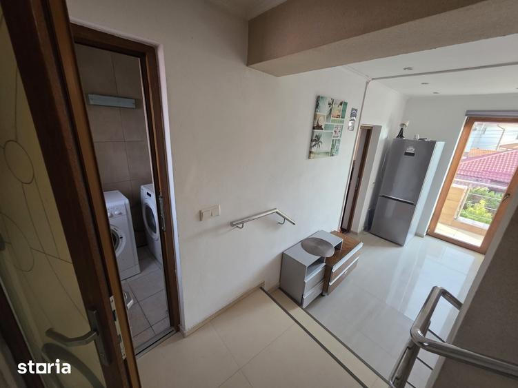 Casă cu 8 camere cu Teren 350 Mp în Dobroești