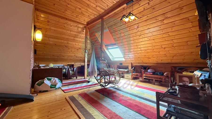 Casă individuală cu 12 camere cu Canalizare în Grădina Icoanei