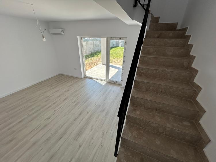 Duplex cu 4 camere cu Teren 252 Mp în Moșnița Veche