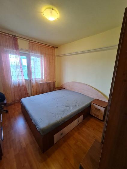 Apartament cu 3 camere decomandat în Independenței