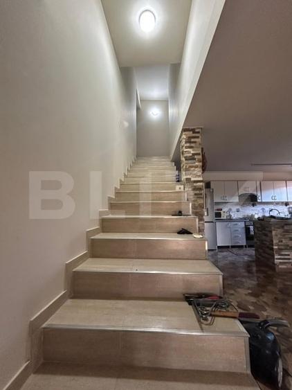 Casă individuală cu 6 camere cu Canalizare în Sud-Vest