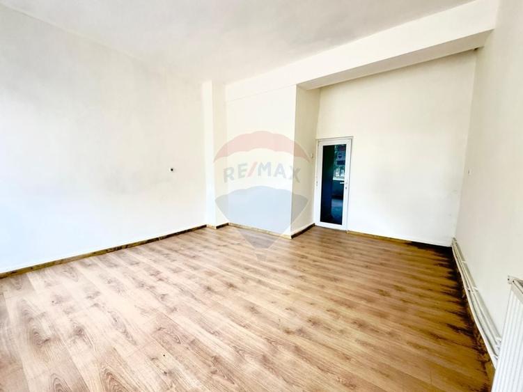 Casă individuală cu 3 camere cu Teren 60 Mp în Central