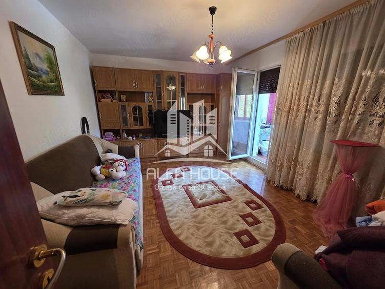 Apartament cu 3 camere decomandat în Moroasa 2