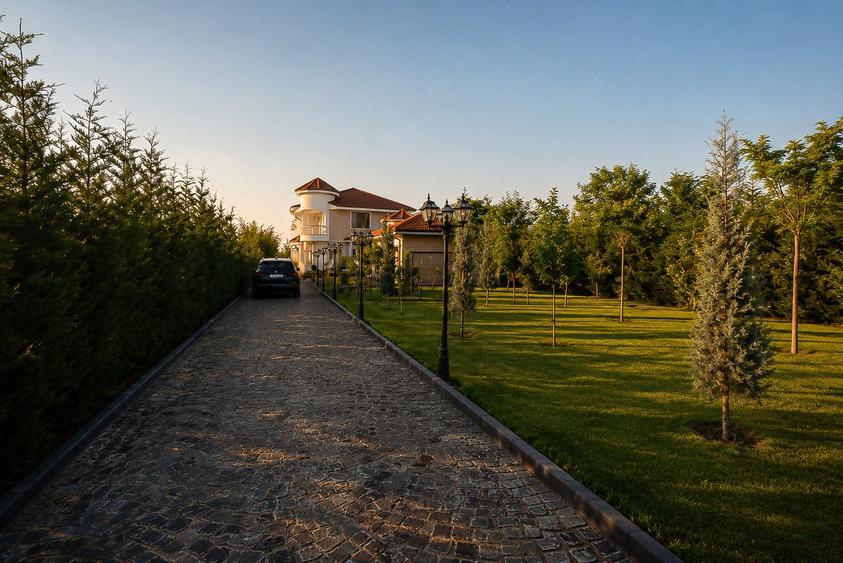 Casă individuală cu 6 camere cu Teren 2800 Mp în Snagov