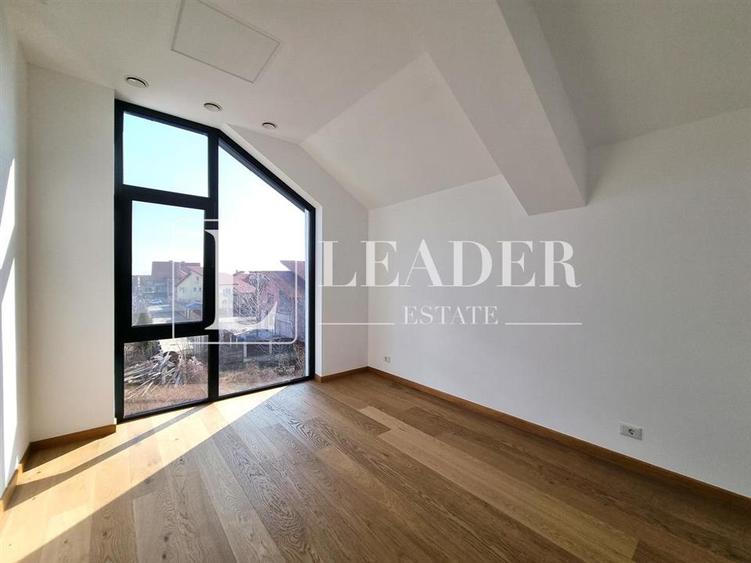 Duplex cu 5 camere cu Teren 220 Mp în Pipera