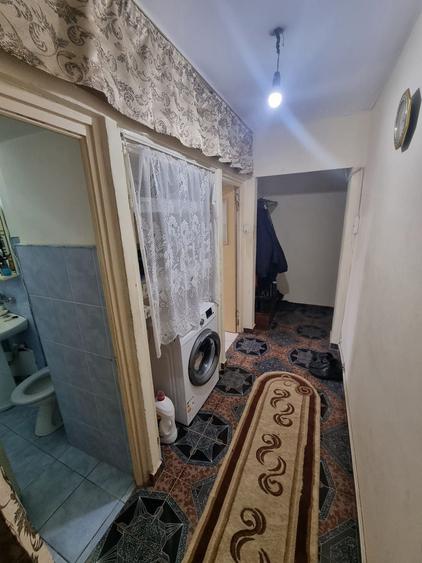 Apartament cu 3 camere semidecomandat, mobilat în Km 4-5
