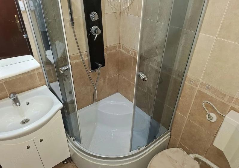 Apartament cu 4 camere semidecomandat, mobilat în Triaj