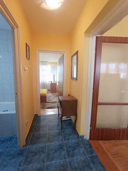 Apartament cu 3 camere semidecomandat în Vatra Luminoasă