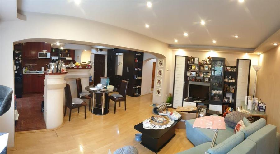 Apartament cu 3 camere decomandat, mobilat în Apollo