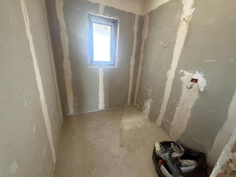 Duplex cu 4 camere cu Canalizare în Central