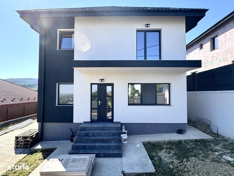 Casă cu 4 camere în Bucium