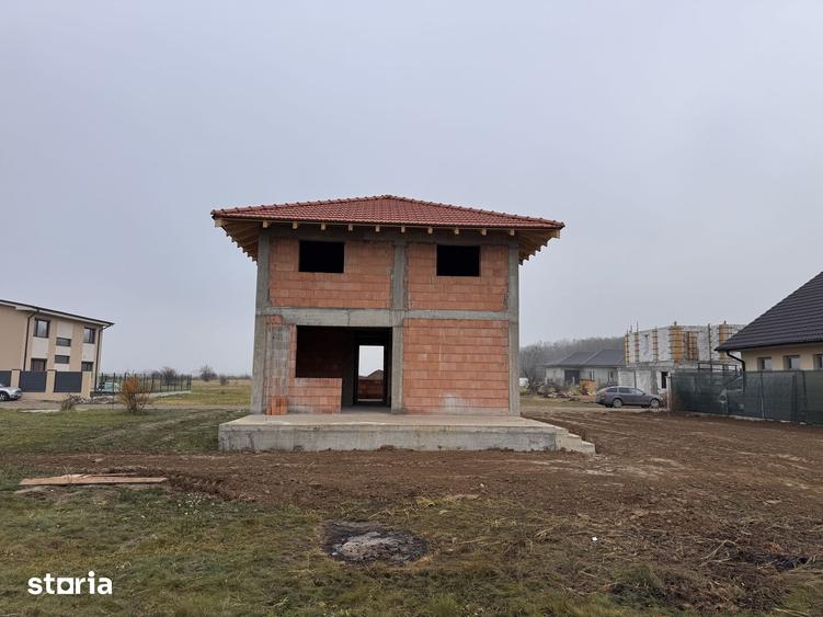 Casă cu 4 camere cu Teren 500 Mp în Central