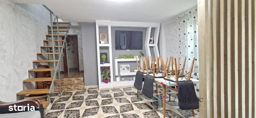 Casă cu 6 camere cu Teren 650 Mp în Vulcan