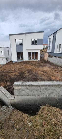 Casă individuală cu 4 camere cu Teren 430 Mp în Florești