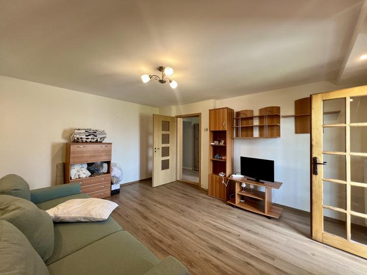Apartament cu 3 camere decomandat, mobilat în Bucovina