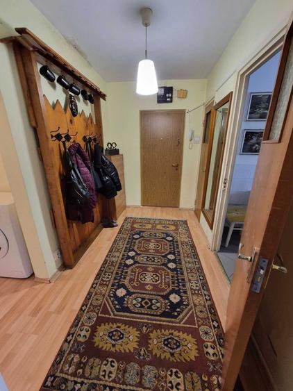 Apartament cu 3 camere decomandat în Brâncoveanu