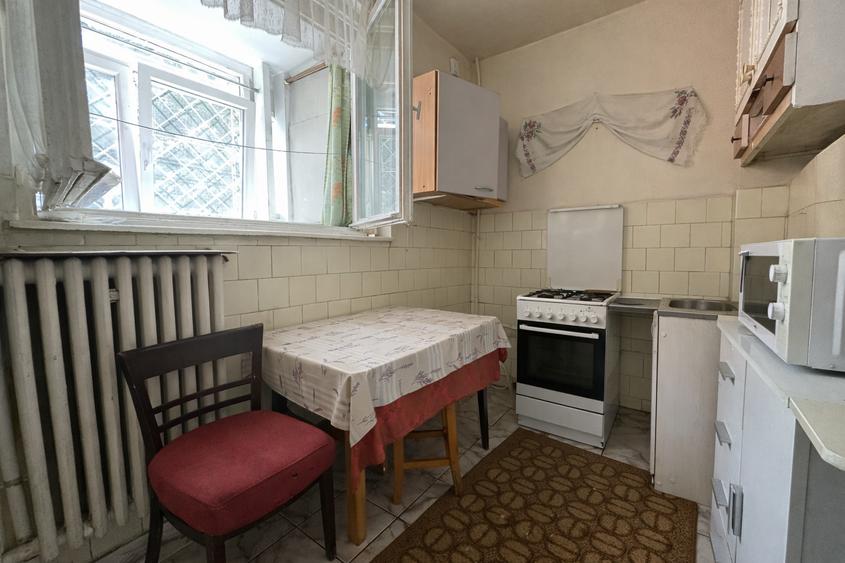 Apartament cu 3 camere semidecomandat în Titan