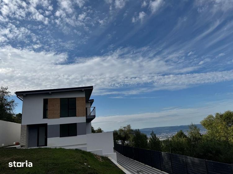 Casă cu 6 camere cu Teren 392 Mp în Feleacu