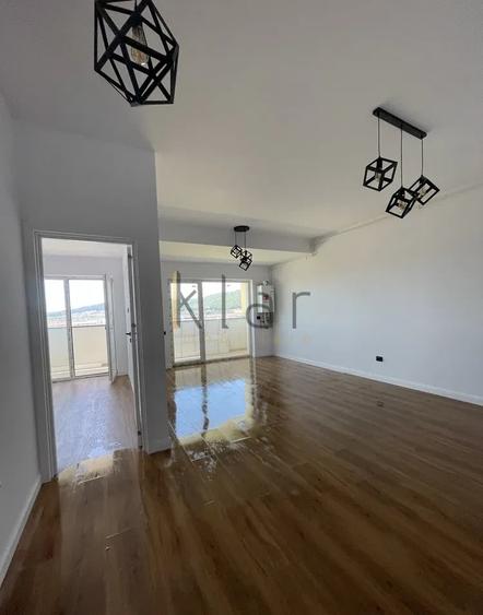 Apartament cu 2 camere semidecomandat în Florești