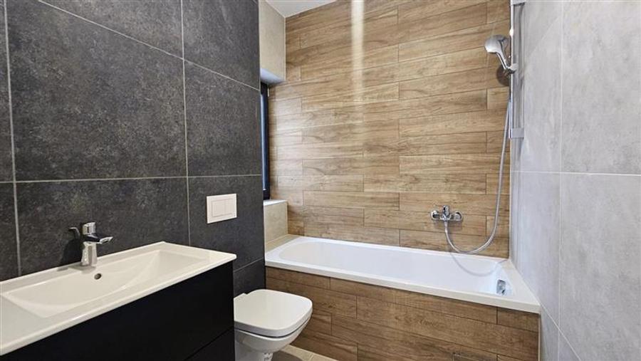 Casă individuală cu 4 camere cu Canalizare în Buziașului