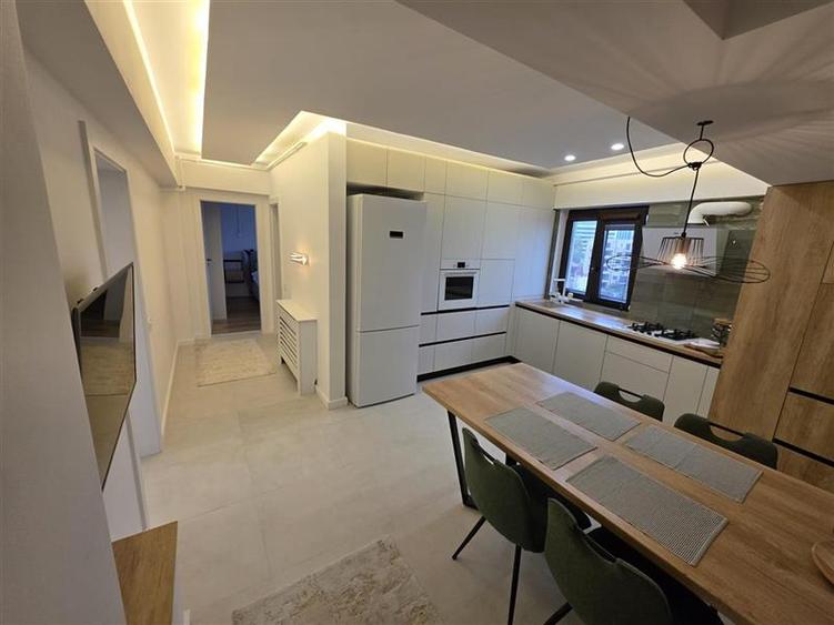 Apartament cu 3 camere decomandat în Timpuri Noi