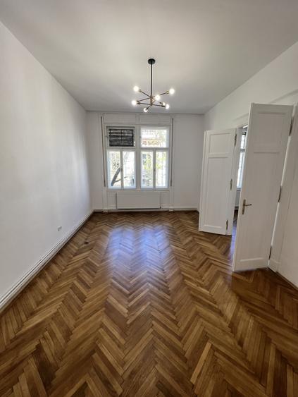 Apartament cu 3 camere semidecomandat în Neptun