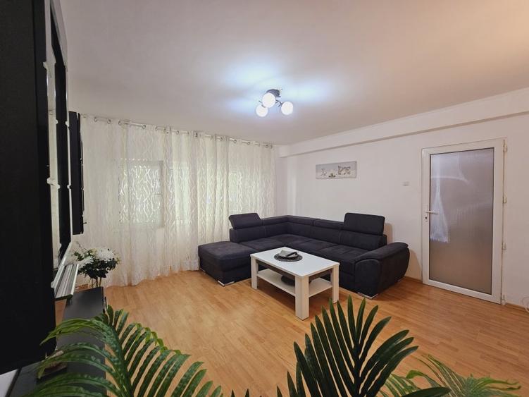Apartament cu 3 camere semidecomandat, mobilat în Vitan Mall