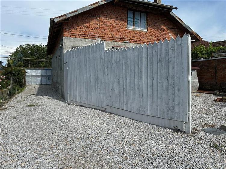 Casă individuală cu 3 camere cu Teren 1438 Mp în Central