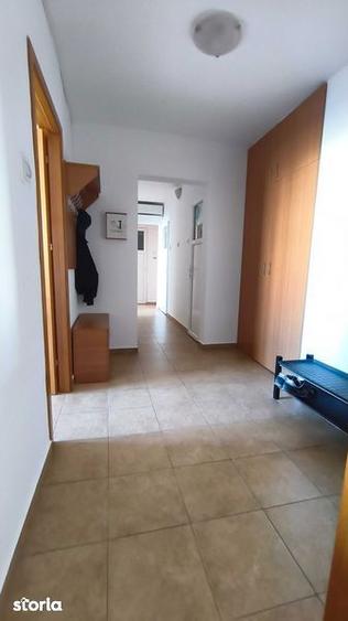 Apartament cu 3 camere decomandat, mobilat în Tei