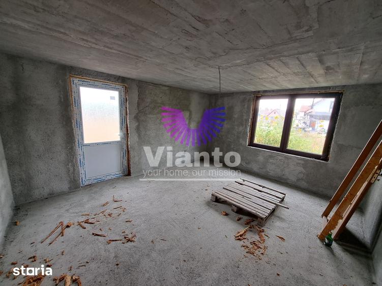 Casă cu 5 camere cu Teren 825 Mp în Roșia