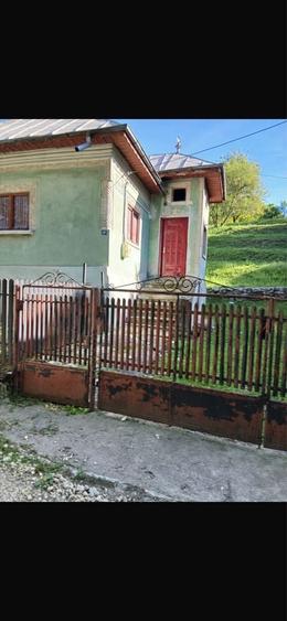 Casă cu 4 camere în Valea Rumâneștilor