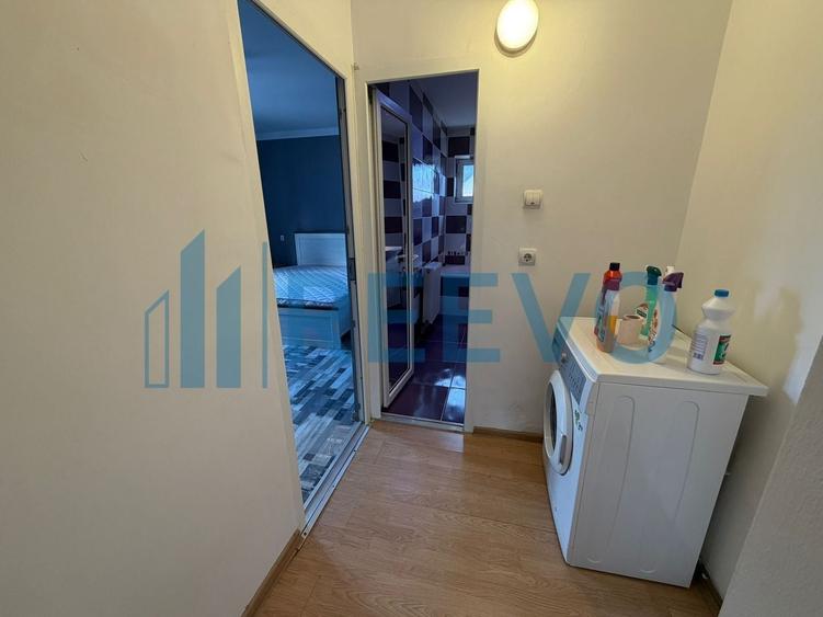 Apartament cu 3 camere decomandat, mobilat în Periferie