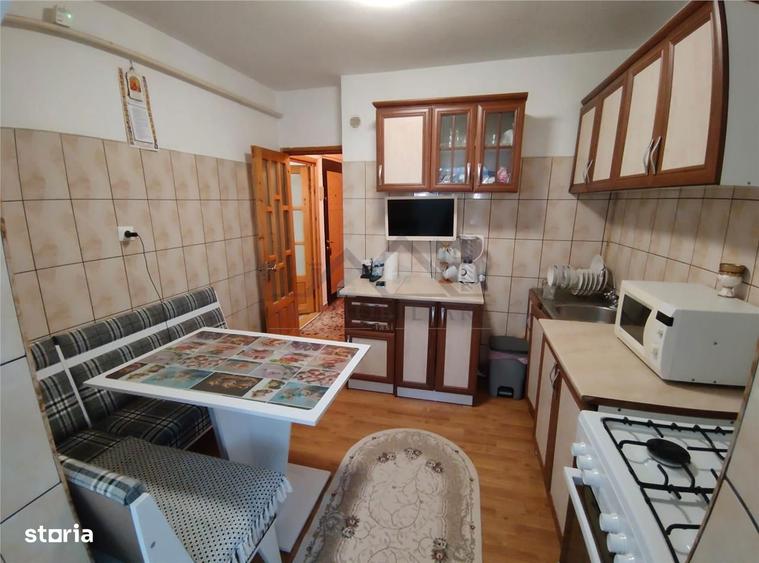 Apartament cu 3 camere decomandat, mobilat în Cug