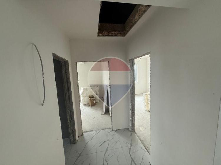 Casă individuală cu 4 camere cu Teren 377 Mp în Central
