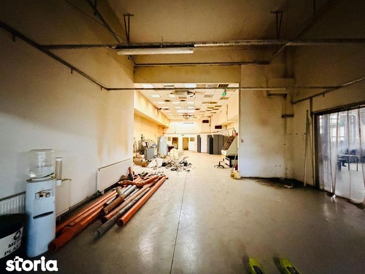 Spa?iu Comercial de Vanzare Renovare Recenta, Aproape de Metrou - 3