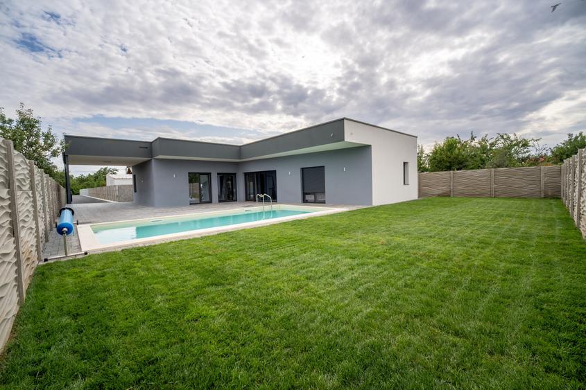 Casă individuală cu 4 camere cu Piscina în Moșnița Nouă