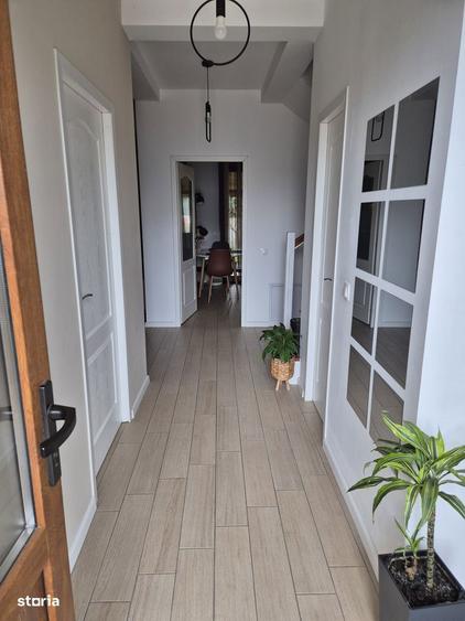 Casă cu 5 camere cu Teren 500 Mp în Sânandrei