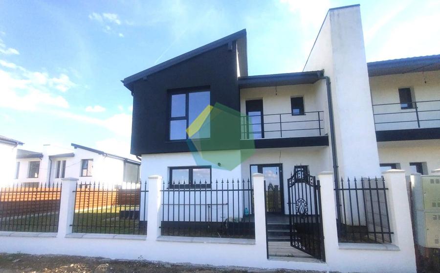 Duplex cu 3 camere cu Canalizare în Sud-Vest