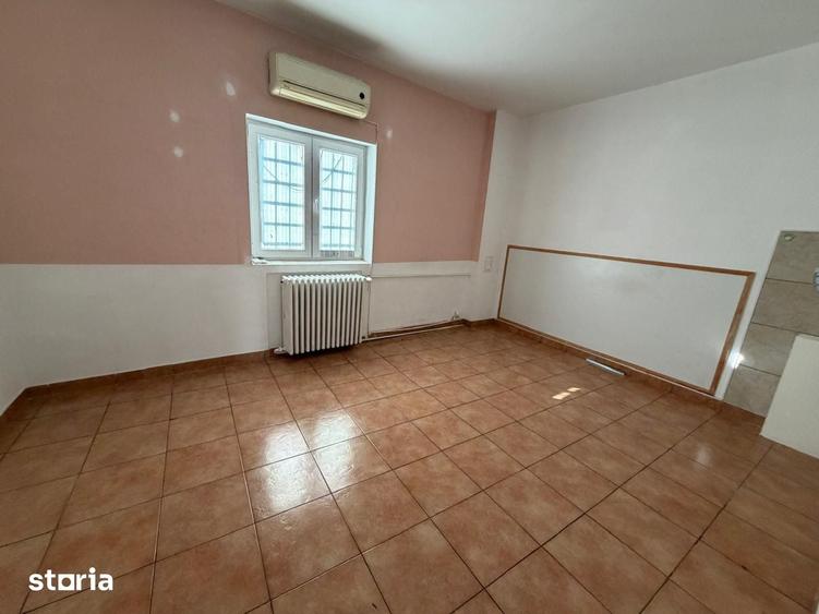 Casă cu 6 camere cu Teren 60 Mp în Vitan
