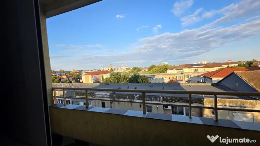 Apartament cu 4 camere decomandat în Complex Studențesc