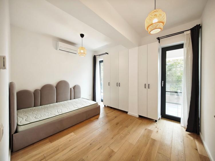 Apartament cu 3 camere decomandat, mobilat în Băneasa