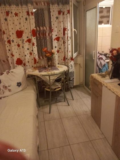 Apartament semidecomandat în Rahova