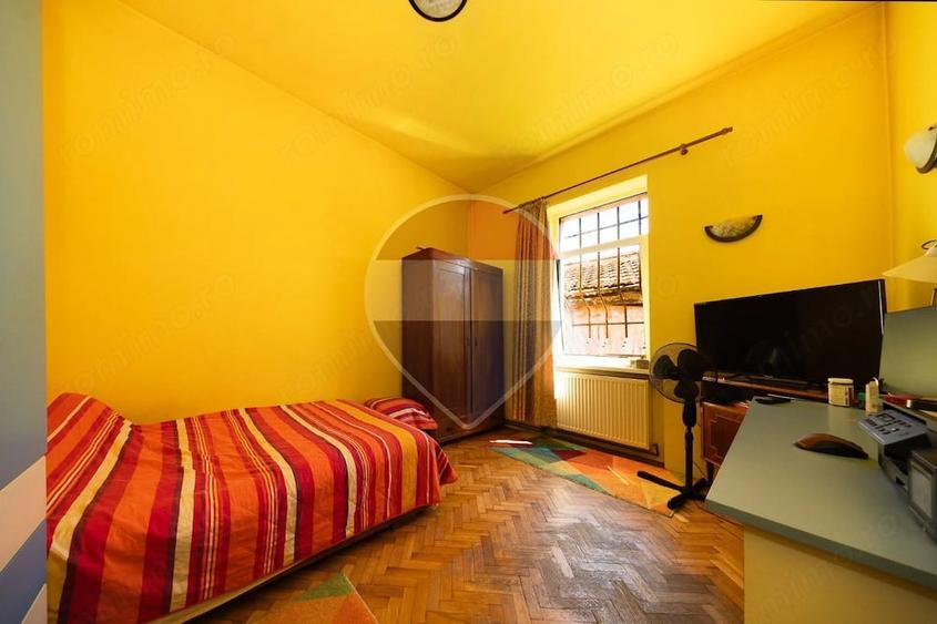 Casă cu 3 camere cu Teren 369 Mp în 13 Decembrie